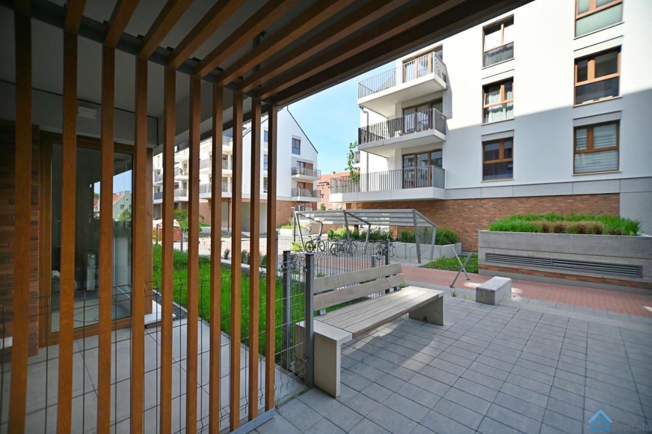 Beige 3City Apartment With Parking In Gdansk By Noclegi Renters المظهر الخارجي الصورة