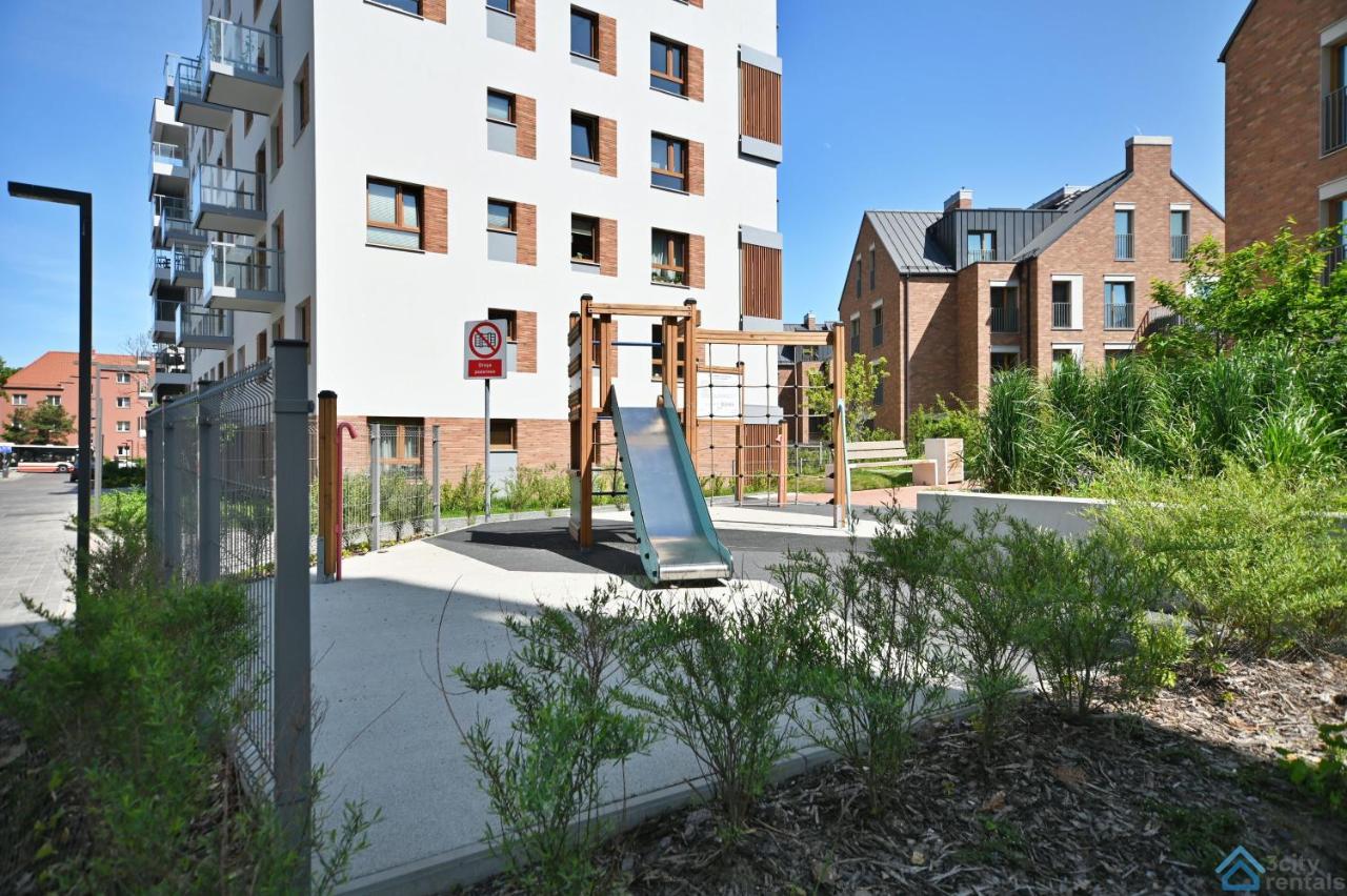 Beige 3City Apartment With Parking In Gdansk By Noclegi Renters المظهر الخارجي الصورة