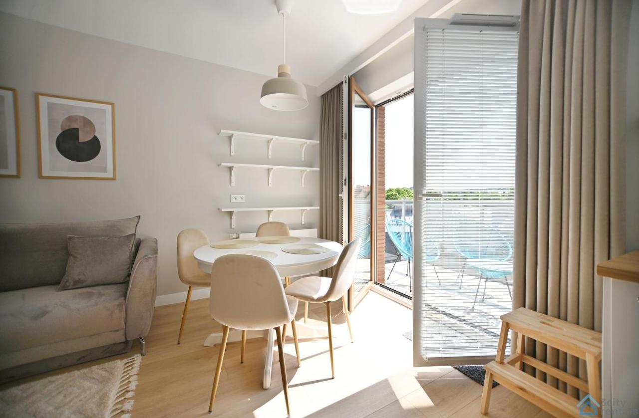 Beige 3City Apartment With Parking In Gdansk By Noclegi Renters المظهر الخارجي الصورة