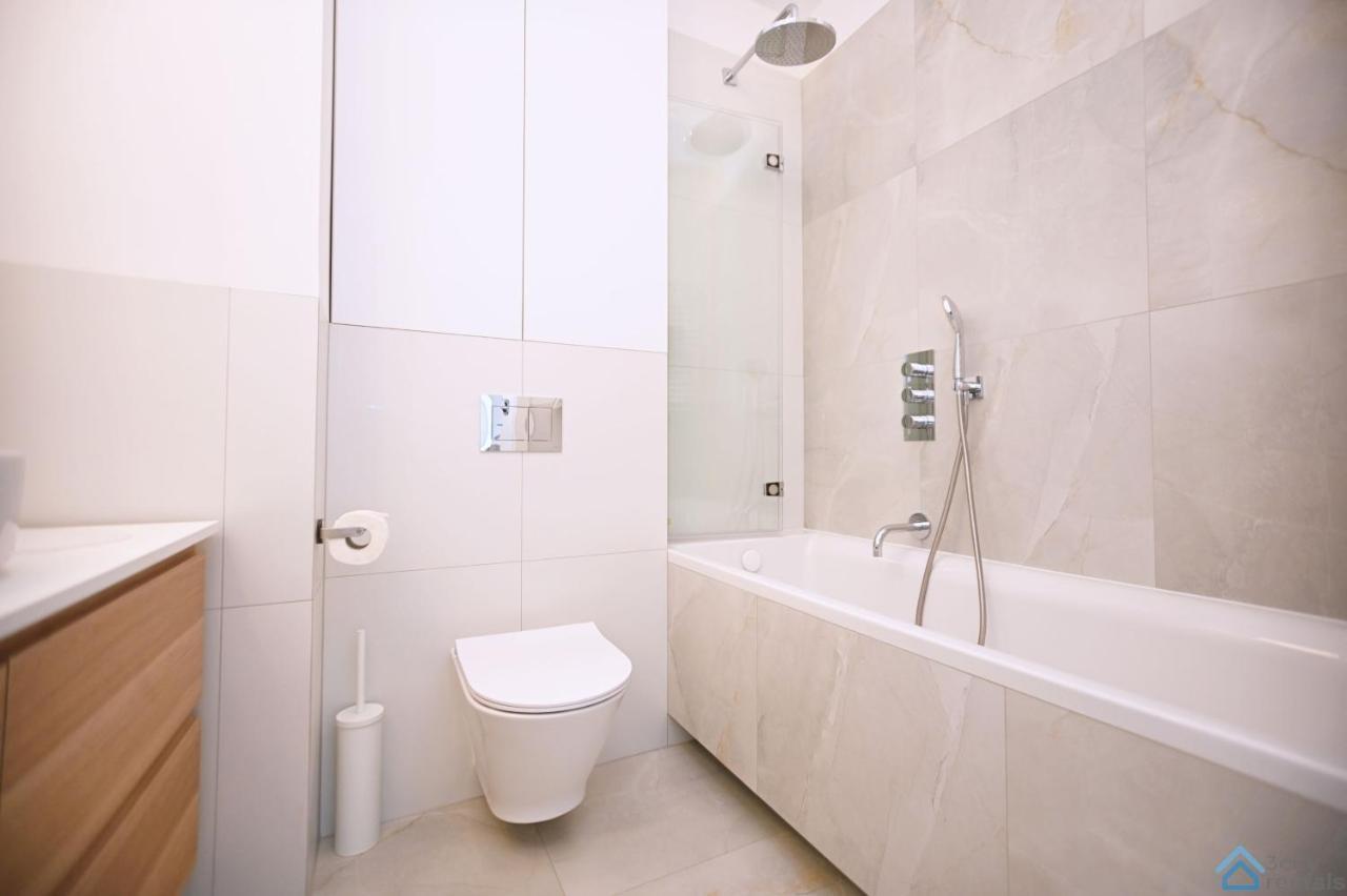 Beige 3City Apartment With Parking In Gdansk By Noclegi Renters المظهر الخارجي الصورة