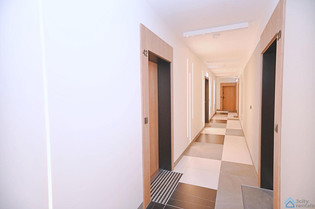 Beige 3City Apartment With Parking In Gdansk By Noclegi Renters المظهر الخارجي الصورة